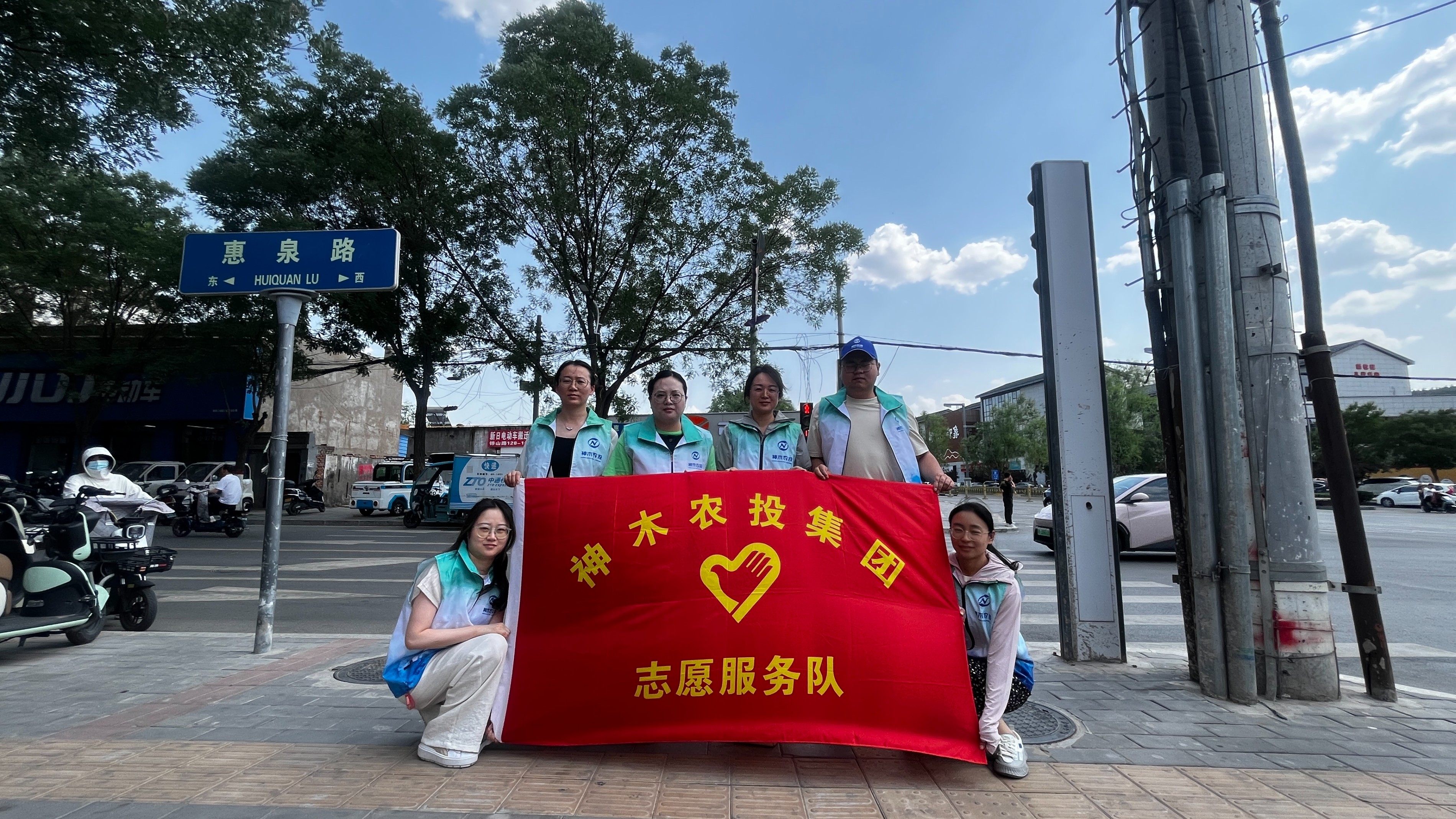 太阳成集团tyc33455开展 “交通文明引导，共筑安全出行防线”志愿服务活动