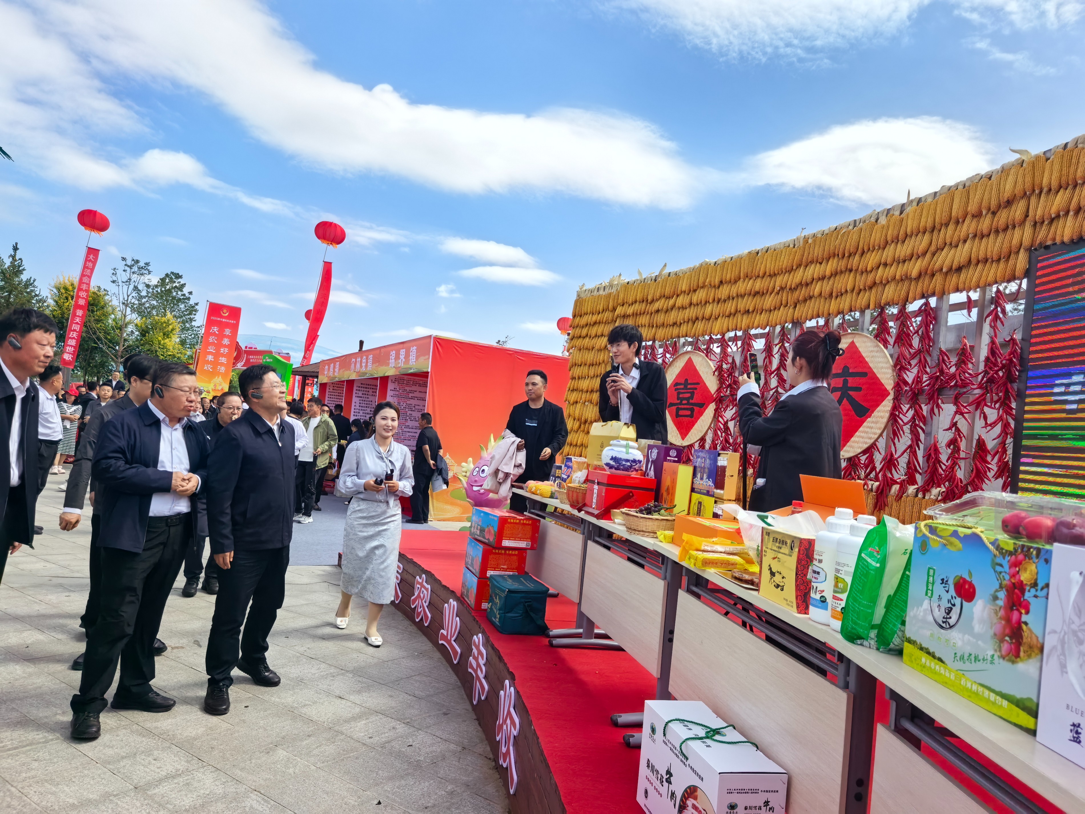 丰收盛会添“好礼”！神木农投甄选礼盒闪耀亮相 2025 神木农民丰收节